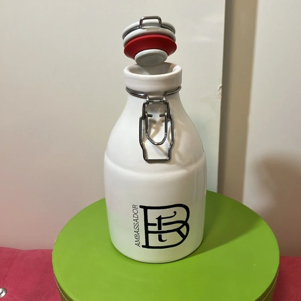 The Rare Barrel - Ambassador White Sprocket Growler Ceramic Hinge Top 32 Oz.